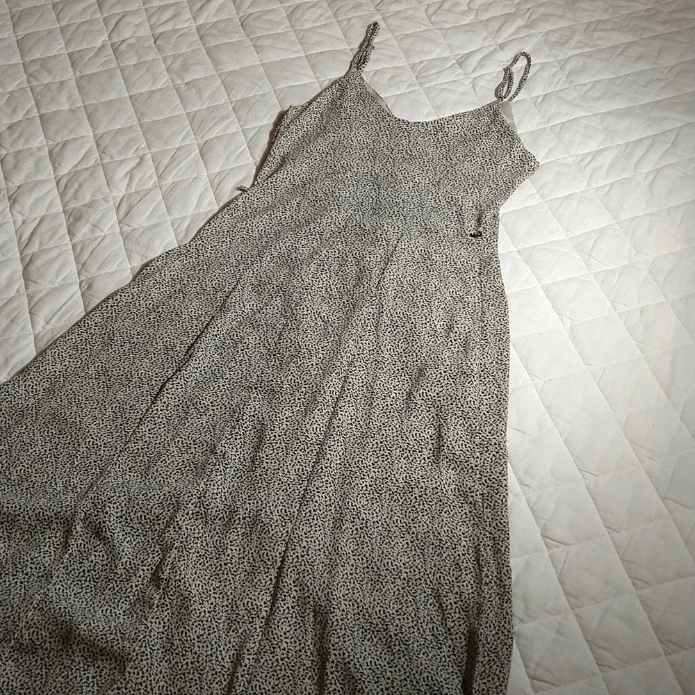 Sienna Sky midi dress - Picture 2 of 13